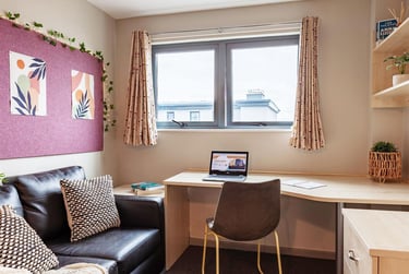 1 bed studio, Crown Street, East Reading, Reading, RG12SE - Image 1